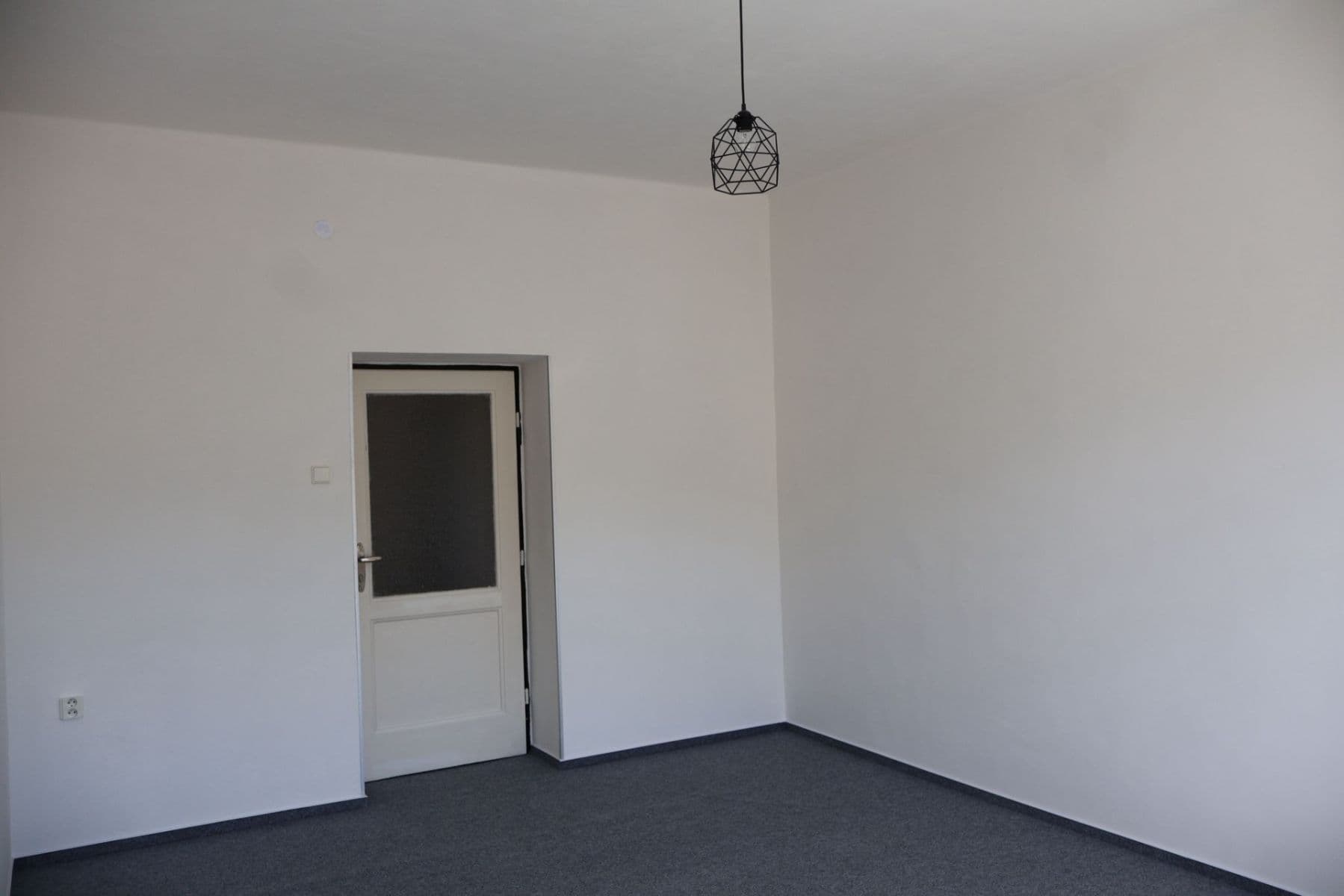 Prenájom bytu 3-izbový 80 m², Bělohorská, Praha, Praha Prenájom bytu 3-izbový 80 m², Bělohorská, Praha, Praha