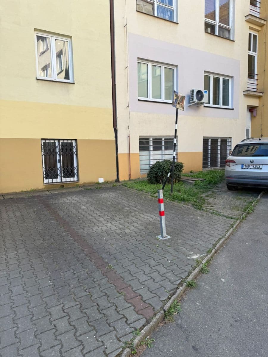 Prenájom bytu 3-izbový 80 m², Bělohorská, Praha, Praha Prenájom bytu 3-izbový 80 m², Bělohorská, Praha, Praha