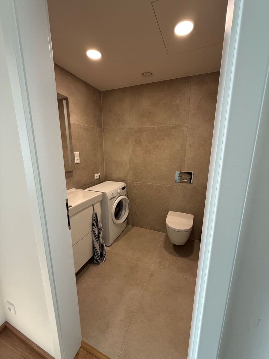 Prenájom bytu 1-izbový 37 m², Poděbradská, Praha, Praha Prenájom bytu 1-izbový 37 m², Poděbradská, Praha, Praha