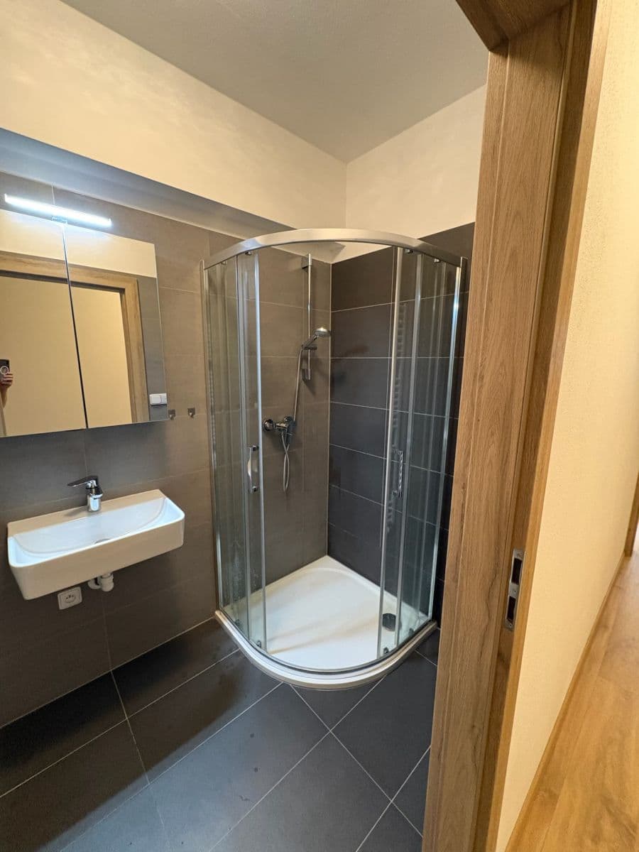 Prenájom bytu 2-izbový 43 m², Zlín, Zlínský kraj Prenájom bytu 2-izbový 43 m², Zlín, Zlínský kraj