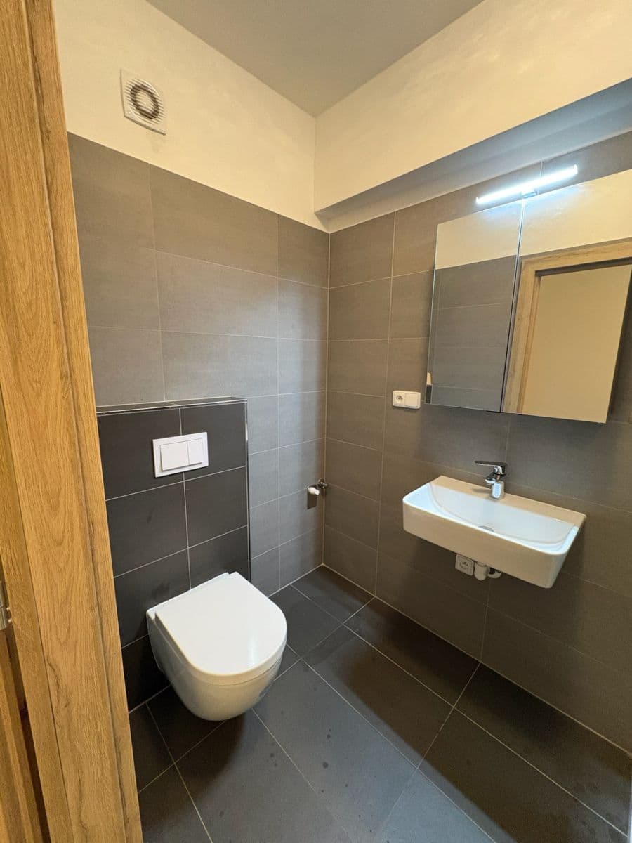 Prenájom bytu 2-izbový 43 m², Zlín, Zlínský kraj Prenájom bytu 2-izbový 43 m², Zlín, Zlínský kraj