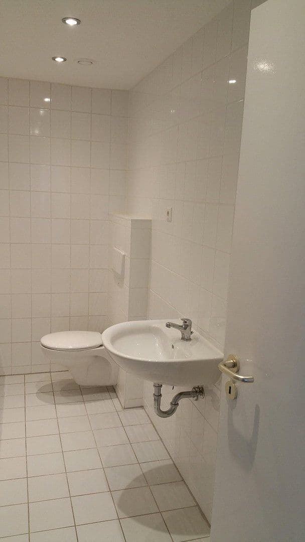 Prenájom bytu 3-izbový 111 m², Windbergweg 3, Berlin, Berlín Prenájom bytu 3-izbový 111 m², Windbergweg 3, Berlin, Berlín