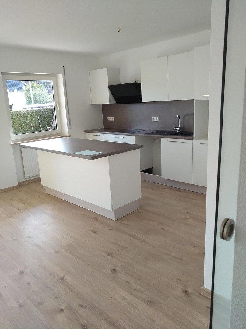 Prenájom bytu 4-izbový 110 m², Franzensbader Str. 70, Höchstadt an der Aisch, Bavorsko Prenájom bytu 4-izbový 110 m², Franzensbader Str. 70, Höchstadt an der Aisch, Bavorsko