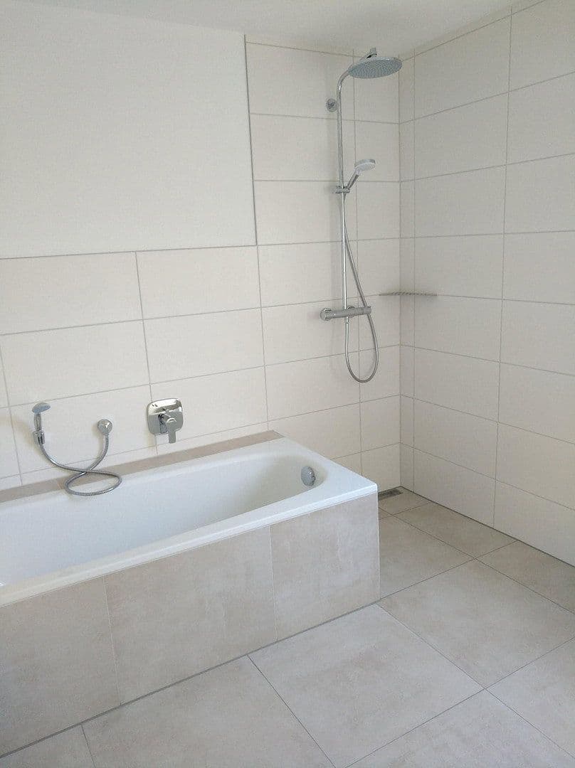 Prenájom bytu 4-izbový 110 m², Franzensbader Str. 70, Höchstadt an der Aisch, Bavorsko Prenájom bytu 4-izbový 110 m², Franzensbader Str. 70, Höchstadt an der Aisch, Bavorsko