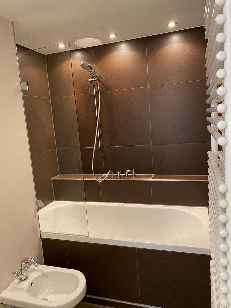 Prenájom bytu 2-izbový 60 m², Adams-Lehmann-Strasse, München, Bavorsko Prenájom bytu 2-izbový 60 m², Adams-Lehmann-Strasse, München, Bavorsko