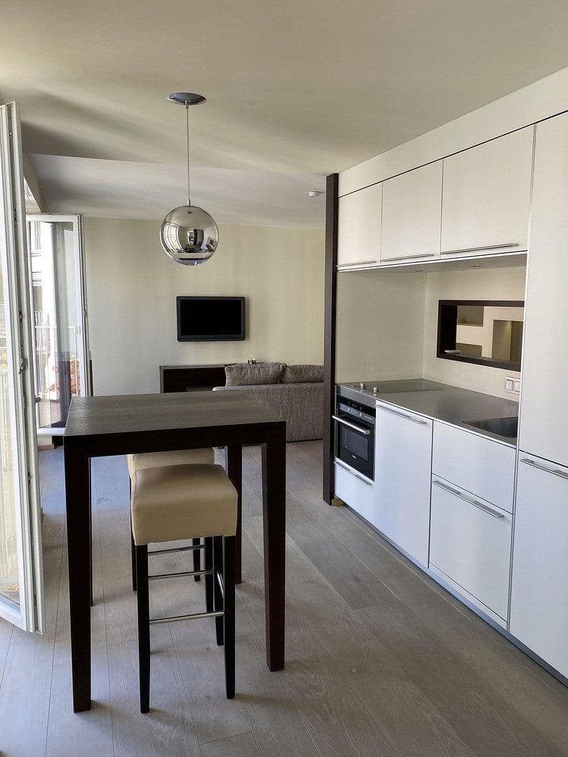 Prenájom bytu 2-izbový 60 m², Adams-Lehmann-Strasse, München, Bavorsko Prenájom bytu 2-izbový 60 m², Adams-Lehmann-Strasse, München, Bavorsko