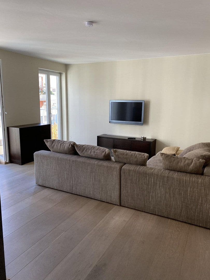 Prenájom bytu 2-izbový 60 m², Adams-Lehmann-Strasse, München, Bavorsko Prenájom bytu 2-izbový 60 m², Adams-Lehmann-Strasse, München, Bavorsko