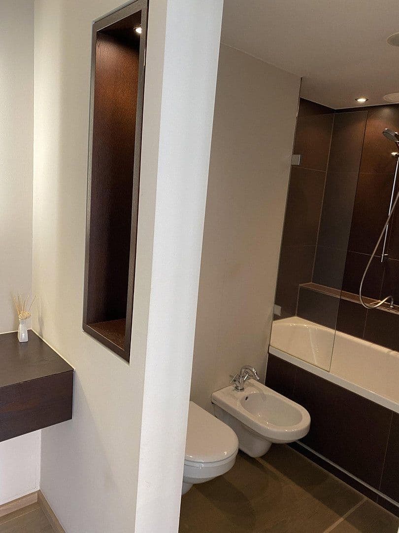 Prenájom bytu 2-izbový 60 m², Adams-Lehmann-Strasse, München, Bavorsko Prenájom bytu 2-izbový 60 m², Adams-Lehmann-Strasse, München, Bavorsko