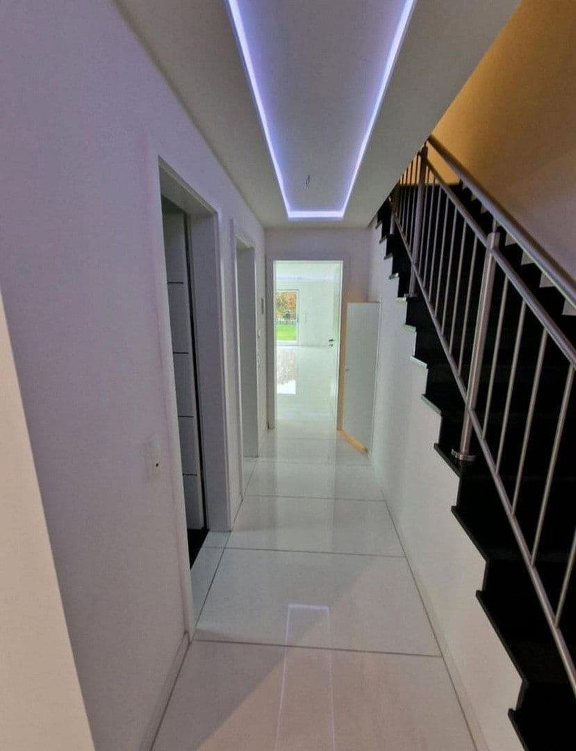 Prenájom domu 135 m², pozemek 350 m², Bergisch Gladbach, Severné Porýnie - Westfálsko Prenájom domu 135 m², pozemek 350 m², Bergisch Gladbach, Severné Porýnie - Westfálsko