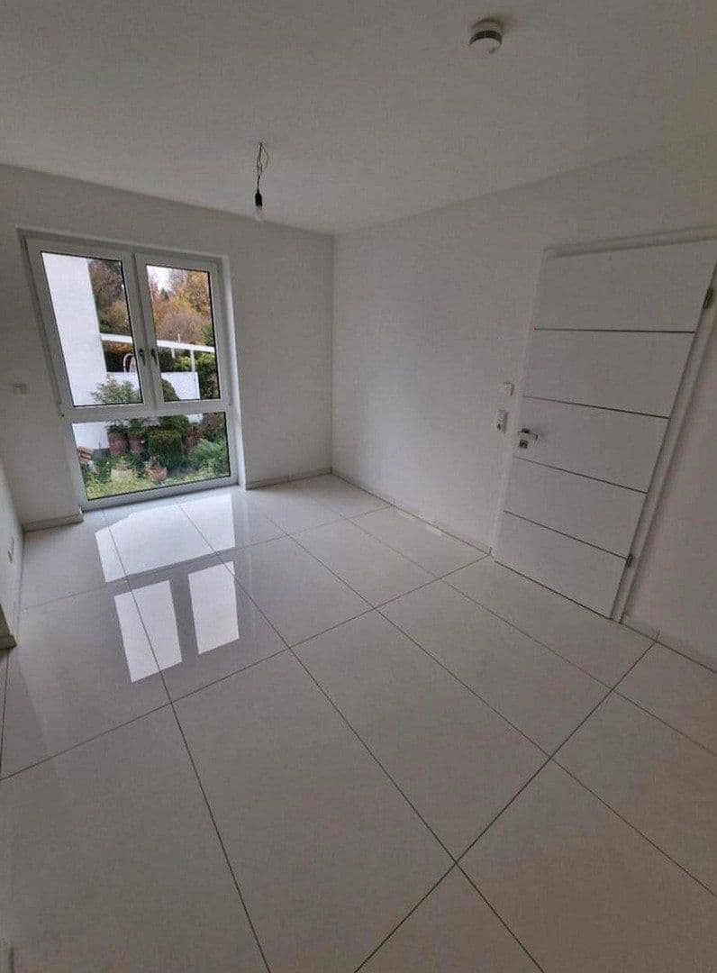 Prenájom domu 135 m², pozemek 350 m², Bergisch Gladbach, Severné Porýnie - Westfálsko Prenájom domu 135 m², pozemek 350 m², Bergisch Gladbach, Severné Porýnie - Westfálsko