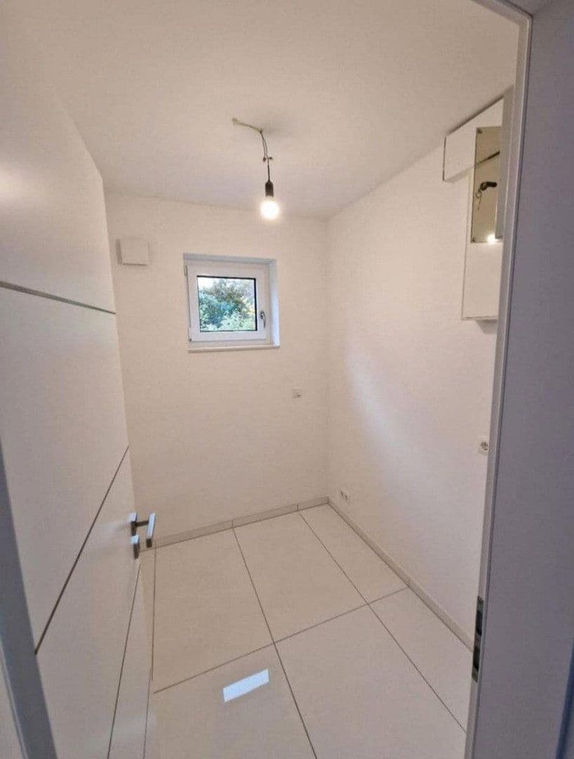 Prenájom domu 135 m², pozemek 350 m², Bergisch Gladbach, Severné Porýnie - Westfálsko Prenájom domu 135 m², pozemek 350 m², Bergisch Gladbach, Severné Porýnie - Westfálsko