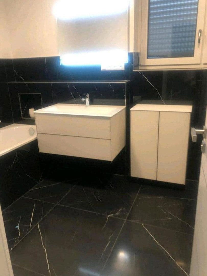 Prenájom domu 135 m², pozemek 350 m², Bergisch Gladbach, Severné Porýnie - Westfálsko Prenájom domu 135 m², pozemek 350 m², Bergisch Gladbach, Severné Porýnie - Westfálsko