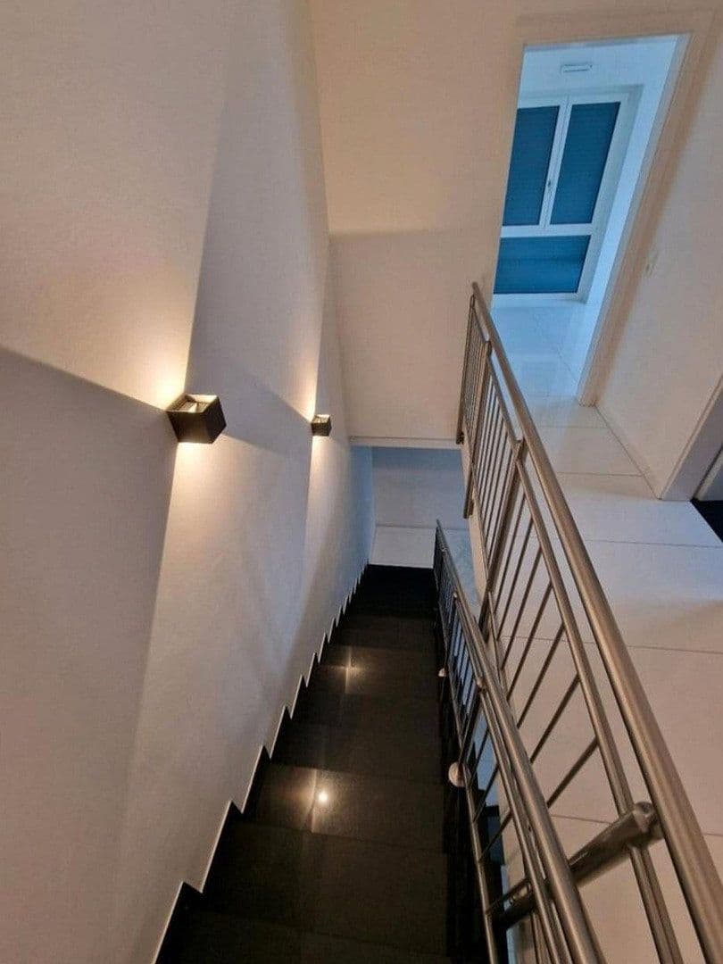 Prenájom domu 135 m², pozemek 350 m², Bergisch Gladbach, Severné Porýnie - Westfálsko Prenájom domu 135 m², pozemek 350 m², Bergisch Gladbach, Severné Porýnie - Westfálsko