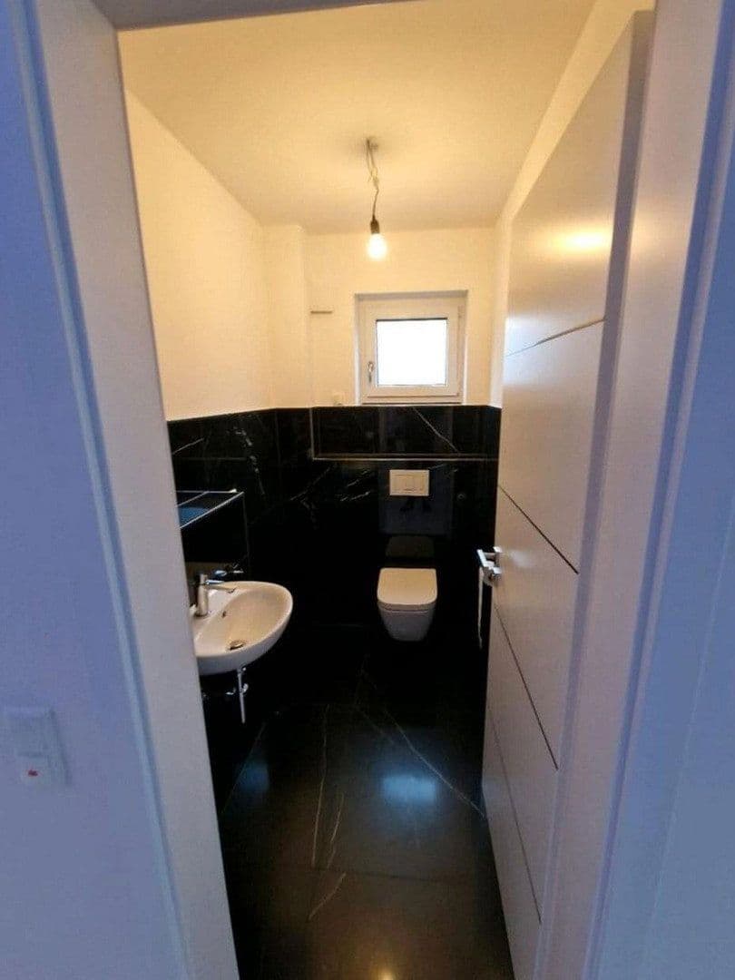 Prenájom domu 135 m², pozemek 350 m², Bergisch Gladbach, Severné Porýnie - Westfálsko Prenájom domu 135 m², pozemek 350 m², Bergisch Gladbach, Severné Porýnie - Westfálsko