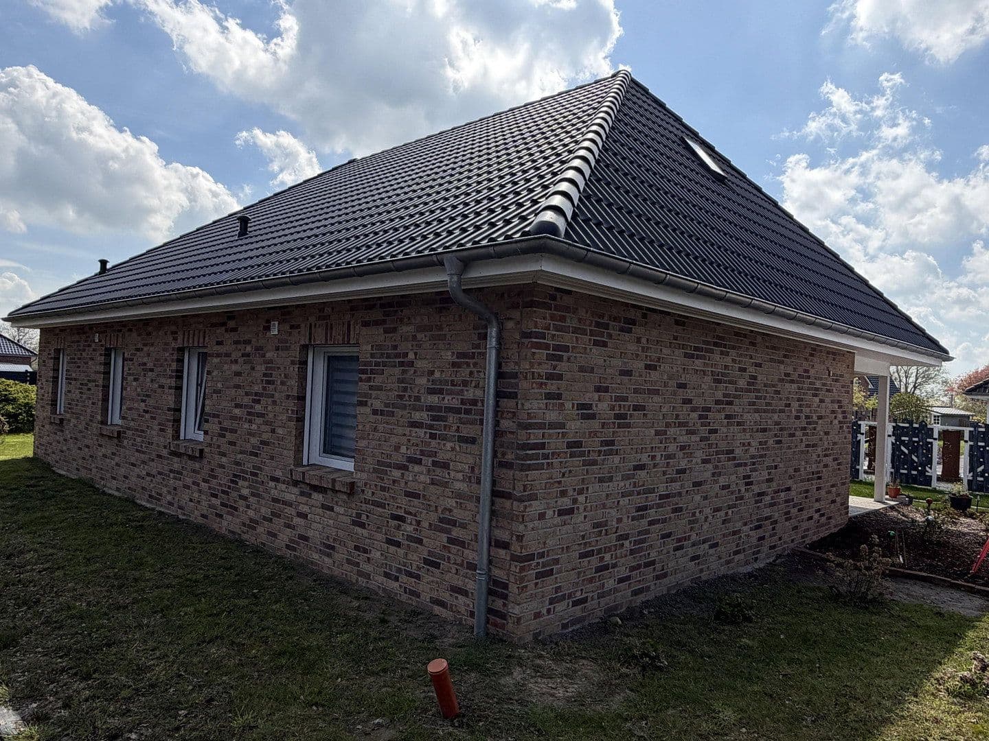Predaj domu 125 m², pozemek 1.028 m², Neuenkirchen, Dolné Sasko Predaj domu 125 m², pozemek 1.028 m², Neuenkirchen, Dolné Sasko