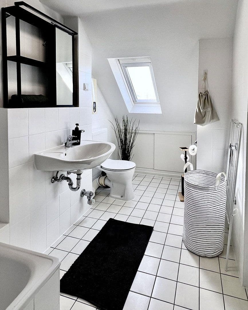 Prenájom bytu 1-izbový 40 m², Rüttenscheider Straße 256, Essen, Severné Porýnie - Westfálsko Prenájom bytu 1-izbový 40 m², Rüttenscheider Straße 256, Essen, Severné Porýnie - Westfálsko