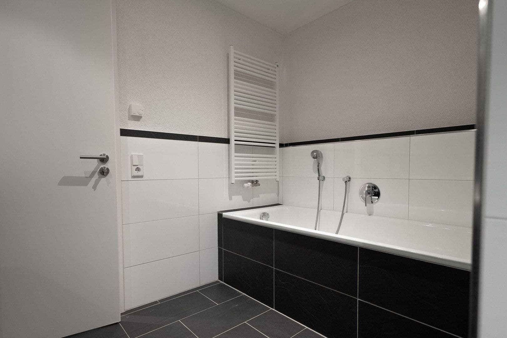 Prenájom bytu 3-izbový 96 m², Lahr/Schwarzwald, Bádensko-Wurttembersko Prenájom bytu 3-izbový 96 m², Lahr/Schwarzwald, Bádensko-Wurttembersko