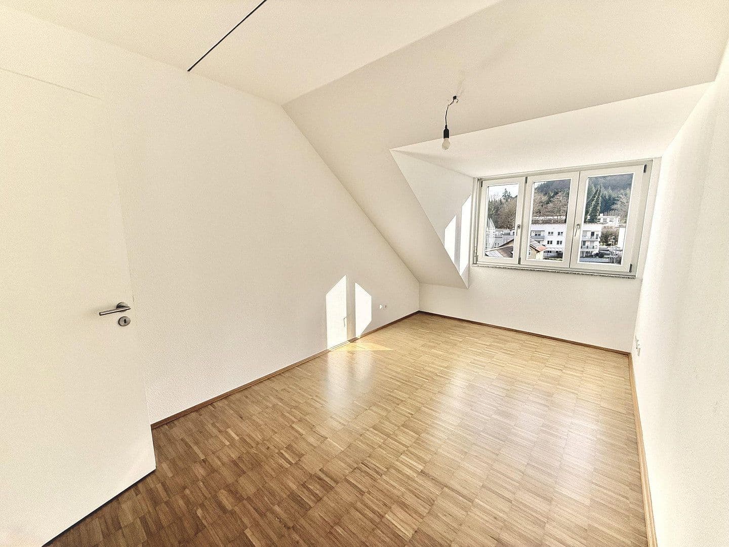 Prenájom bytu 3-izbový 96 m², Lahr/Schwarzwald, Bádensko-Wurttembersko Prenájom bytu 3-izbový 96 m², Lahr/Schwarzwald, Bádensko-Wurttembersko