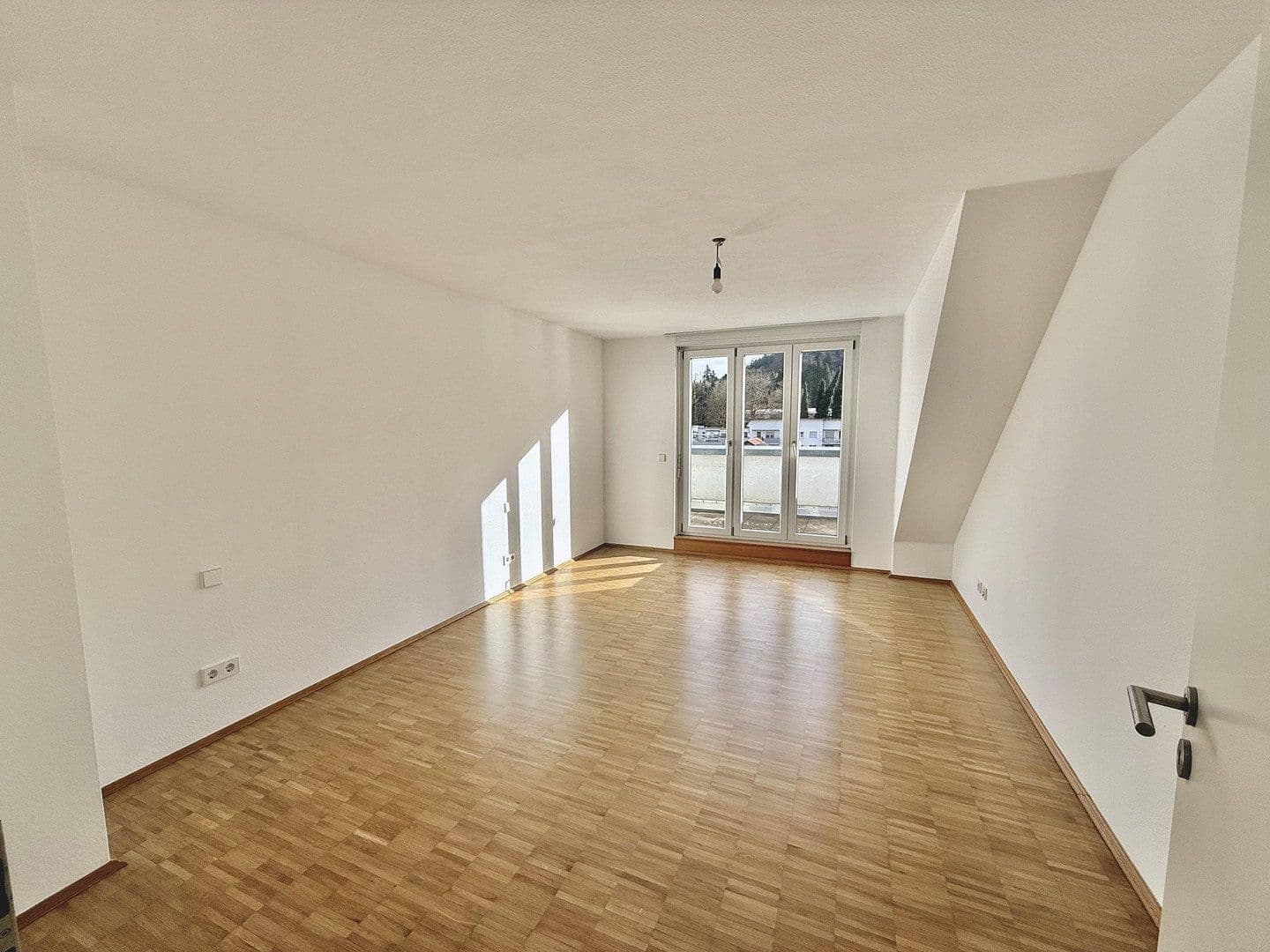 Prenájom bytu 3-izbový 96 m², Lahr/Schwarzwald, Bádensko-Wurttembersko Prenájom bytu 3-izbový 96 m², Lahr/Schwarzwald, Bádensko-Wurttembersko