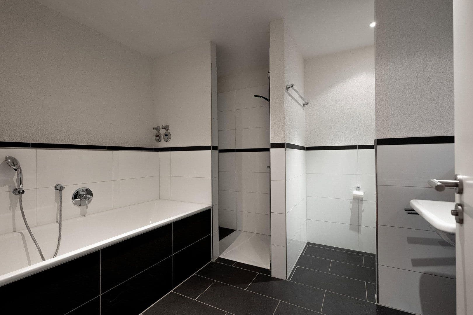 Prenájom bytu 3-izbový 96 m², Lahr/Schwarzwald, Bádensko-Wurttembersko Prenájom bytu 3-izbový 96 m², Lahr/Schwarzwald, Bádensko-Wurttembersko