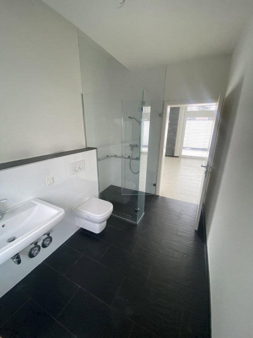 Predaj domu 496 m², pozemek 715 m², Bergisch Gladbach, Severné Porýnie - Westfálsko Predaj domu 496 m², pozemek 715 m², Bergisch Gladbach, Severné Porýnie - Westfálsko