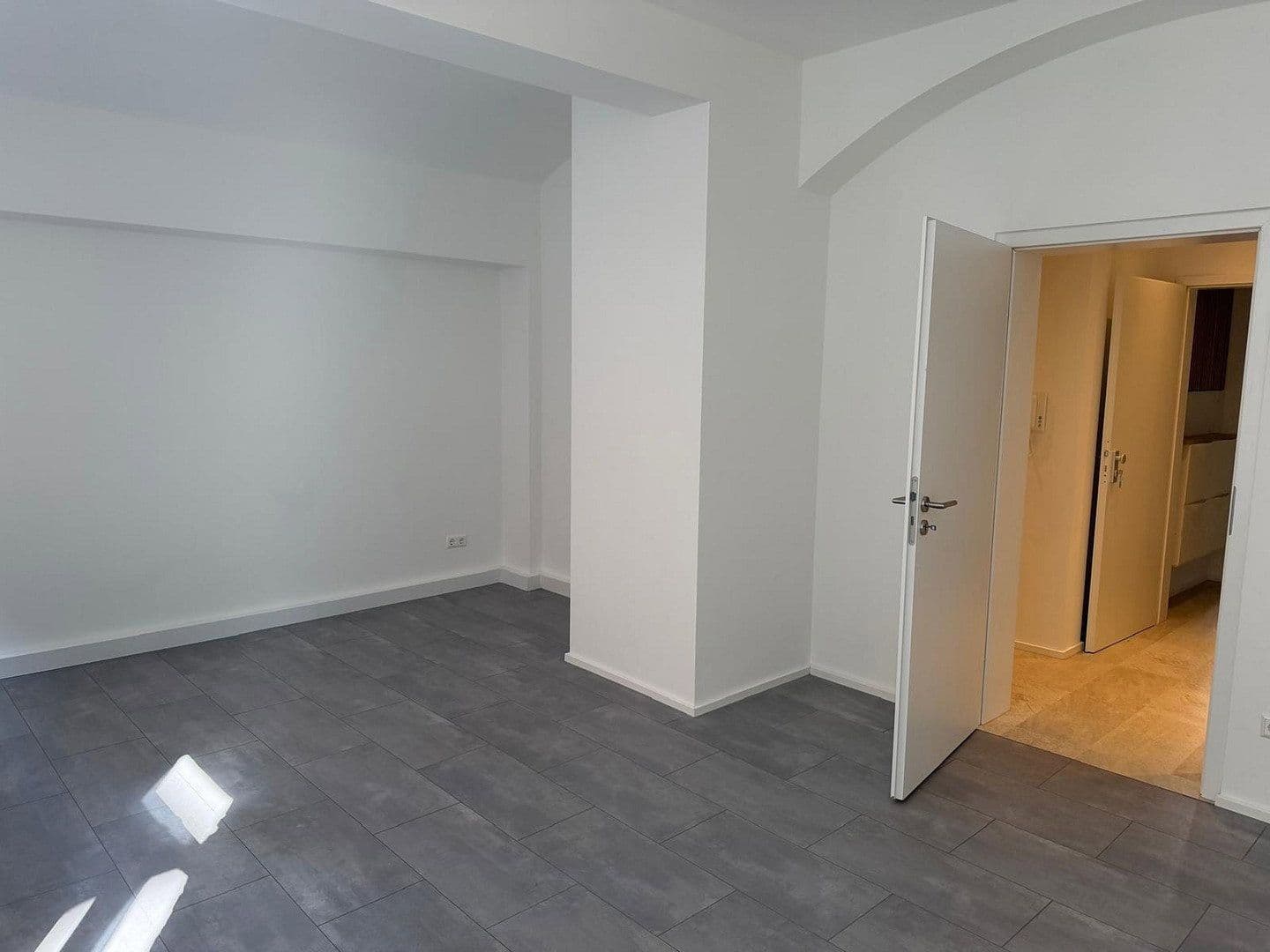Prenájom bytu 2-izbový 70 m², Schickhardtstr. 47, Stuttgart, Bádensko-Wurttembersko Prenájom bytu 2-izbový 70 m², Schickhardtstr. 47, Stuttgart, Bádensko-Wurttembersko