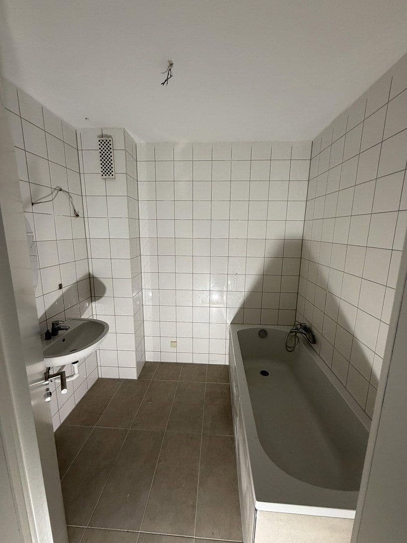 Prenájom bytu 3-izbový 106 m², Ludwigstr. 70, Wald-Michelbach, Hesensko Prenájom bytu 3-izbový 106 m², Ludwigstr. 70, Wald-Michelbach, Hesensko