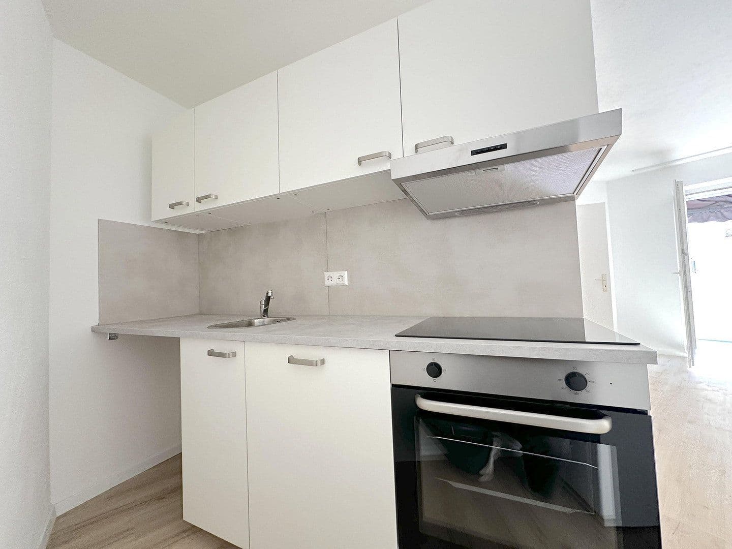 Prenájom bytu 2-izbový 46 m², Eltviller Straße 19, Wiesbaden, Hesensko Prenájom bytu 2-izbový 46 m², Eltviller Straße 19, Wiesbaden, Hesensko