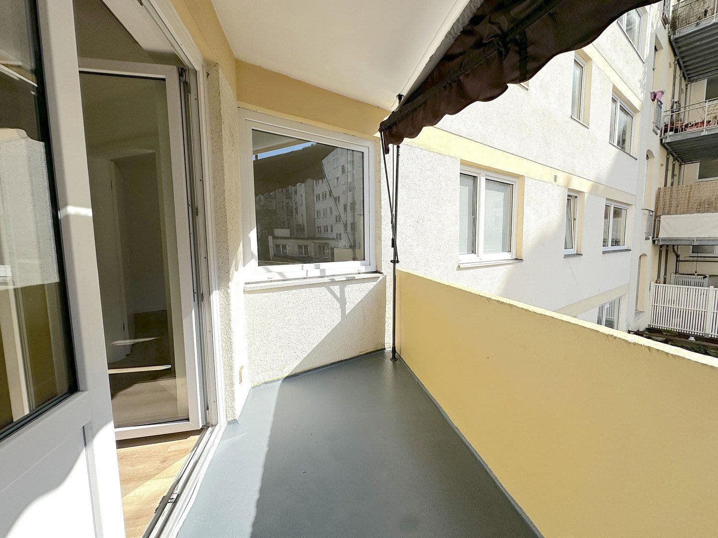 Prenájom bytu 2-izbový 46 m², Eltviller Straße 19, Wiesbaden, Hesensko Prenájom bytu 2-izbový 46 m², Eltviller Straße 19, Wiesbaden, Hesensko