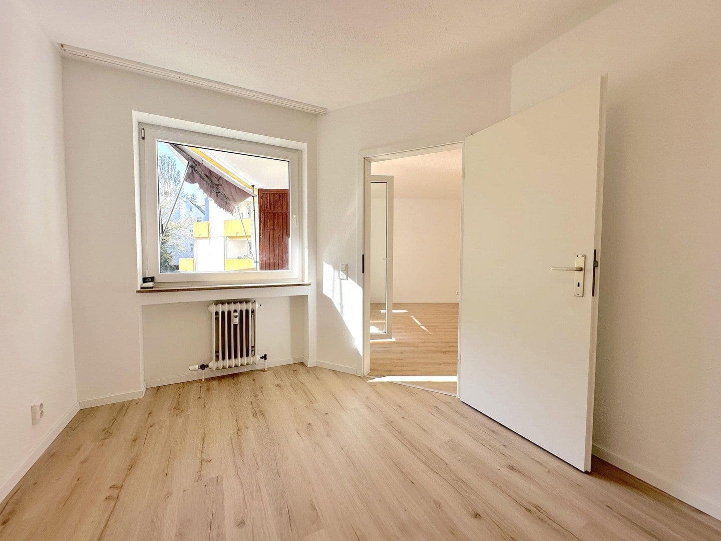 Prenájom bytu 2-izbový 46 m², Eltviller Straße 19, Wiesbaden, Hesensko Prenájom bytu 2-izbový 46 m², Eltviller Straße 19, Wiesbaden, Hesensko