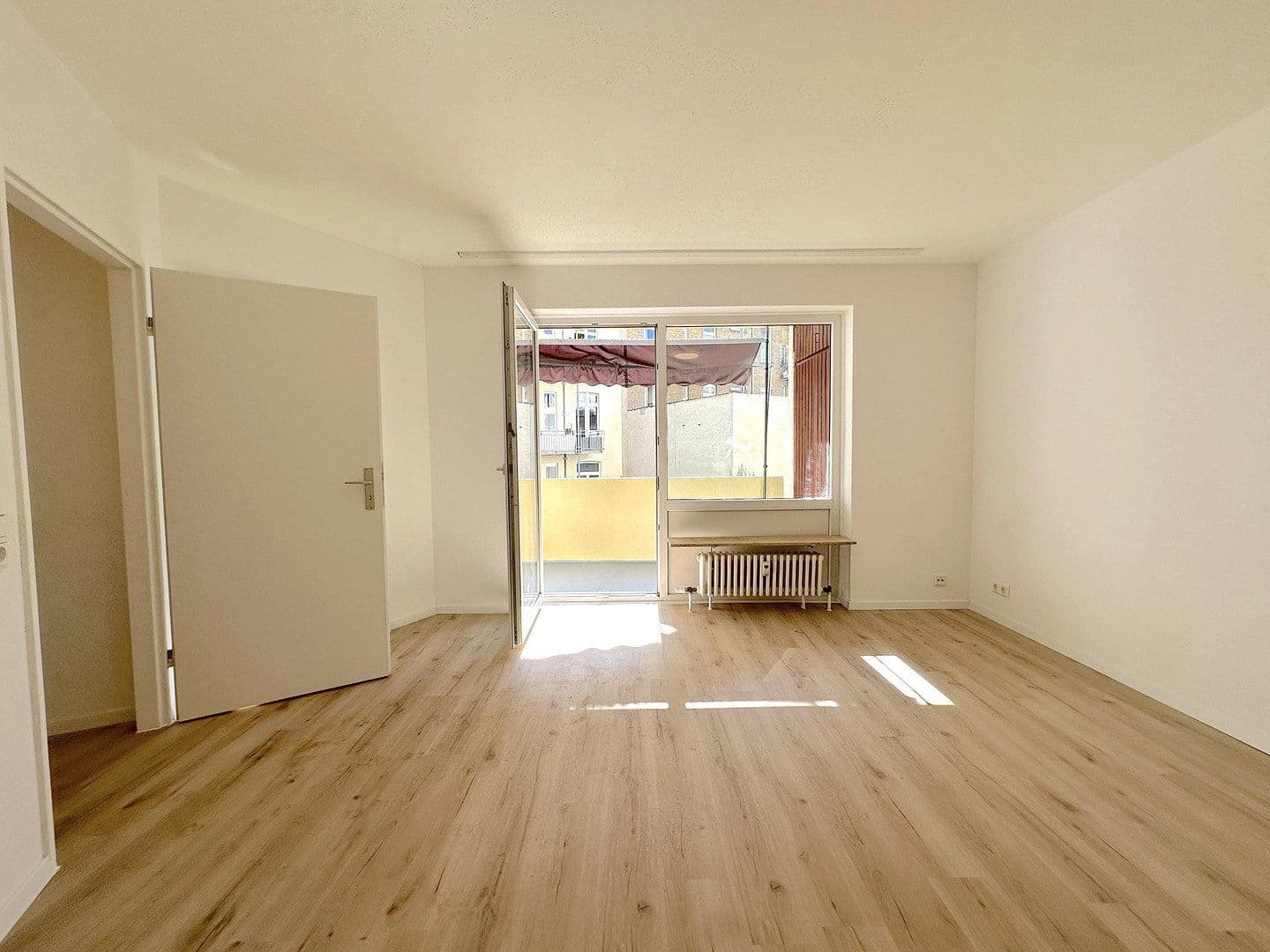 Prenájom bytu 2-izbový 46 m², Eltviller Straße 19, Wiesbaden, Hesensko Prenájom bytu 2-izbový 46 m², Eltviller Straße 19, Wiesbaden, Hesensko