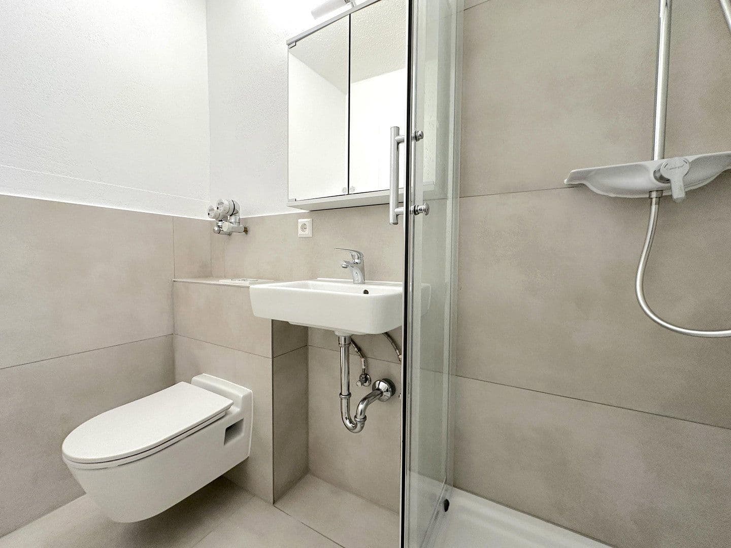 Prenájom bytu 2-izbový 46 m², Eltviller Straße 19, Wiesbaden, Hesensko Prenájom bytu 2-izbový 46 m², Eltviller Straße 19, Wiesbaden, Hesensko