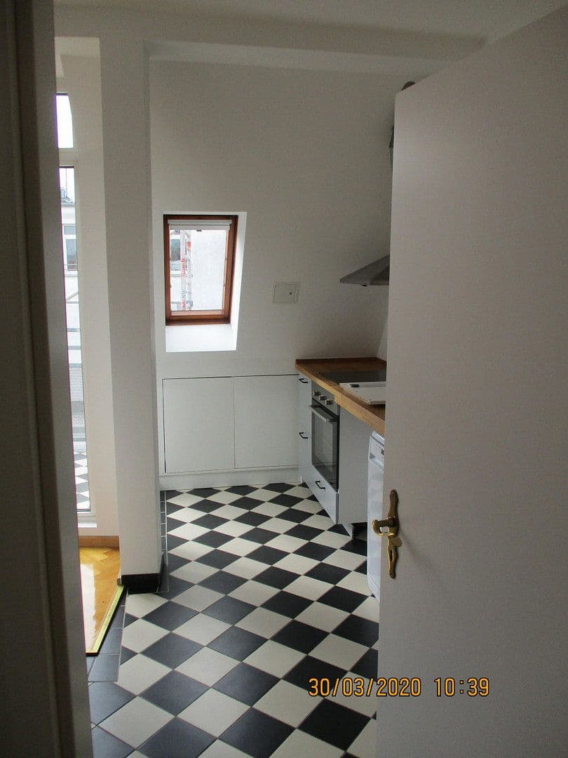 Prenájom bytu 4-izbový 105 m², Berlin, Berlín Prenájom bytu 4-izbový 105 m², Berlin, Berlín