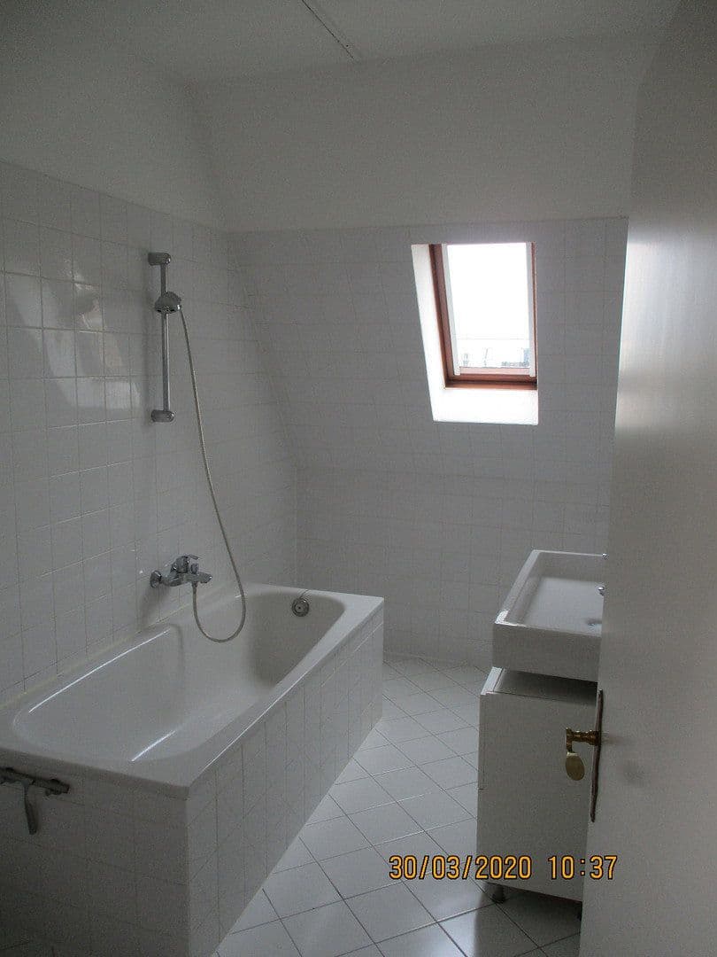 Prenájom bytu 4-izbový 105 m², Berlin, Berlín Prenájom bytu 4-izbový 105 m², Berlin, Berlín