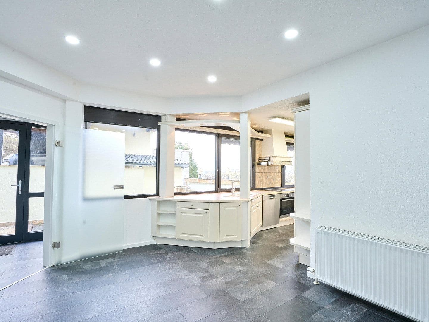 Predaj domu 332 m², pozemek 637 m², Untergruppenbach, Bádensko-Wurttembersko Predaj domu 332 m², pozemek 637 m², Untergruppenbach, Bádensko-Wurttembersko