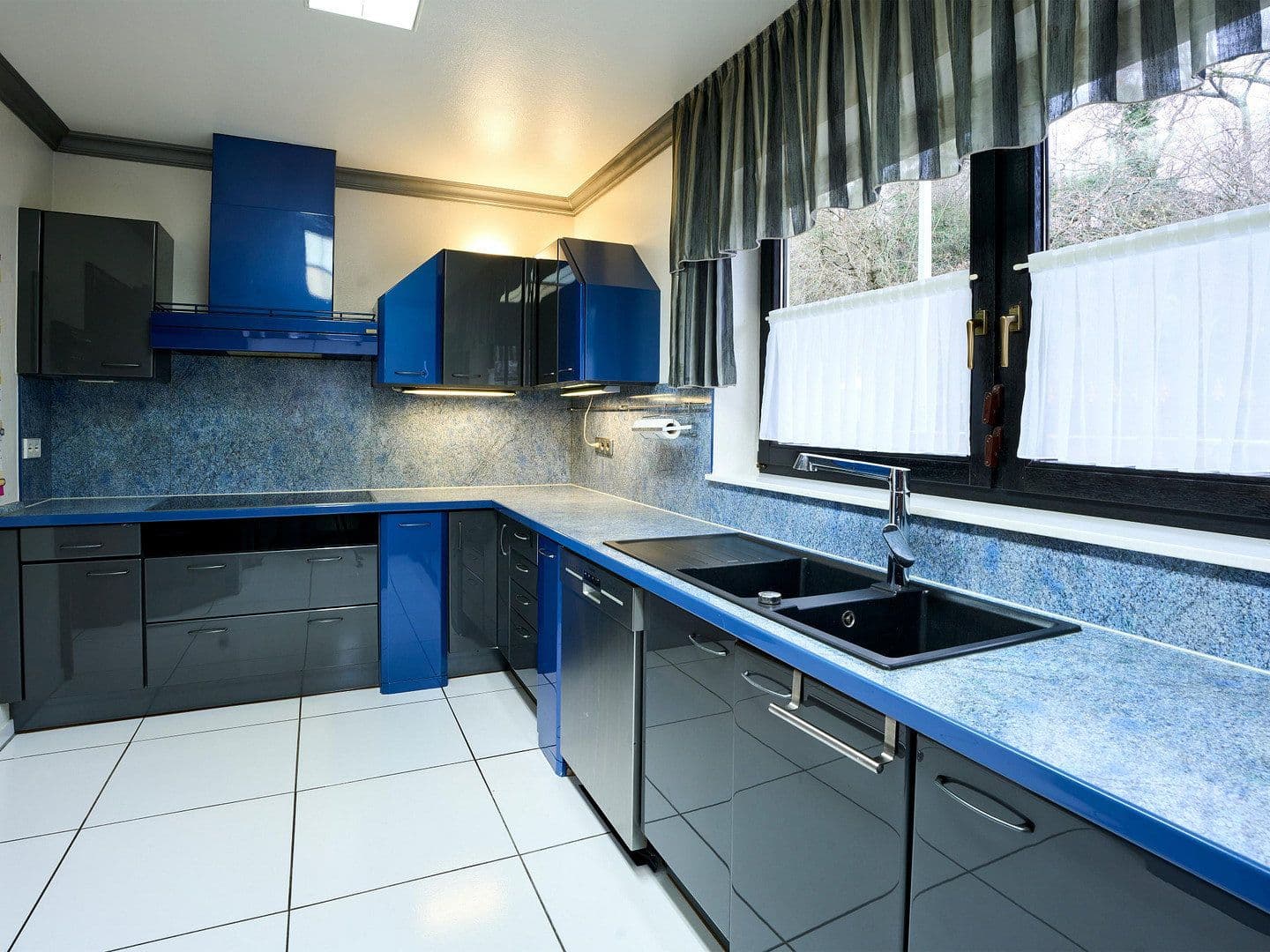 Predaj domu 332 m², pozemek 637 m², Untergruppenbach, Bádensko-Wurttembersko Predaj domu 332 m², pozemek 637 m², Untergruppenbach, Bádensko-Wurttembersko