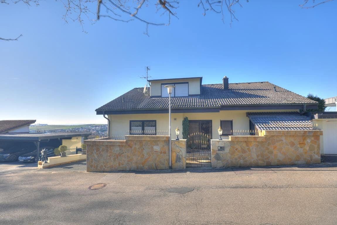 Predaj domu 332 m², pozemek 637 m², Untergruppenbach, Bádensko-Wurttembersko Predaj domu 332 m², pozemek 637 m², Untergruppenbach, Bádensko-Wurttembersko