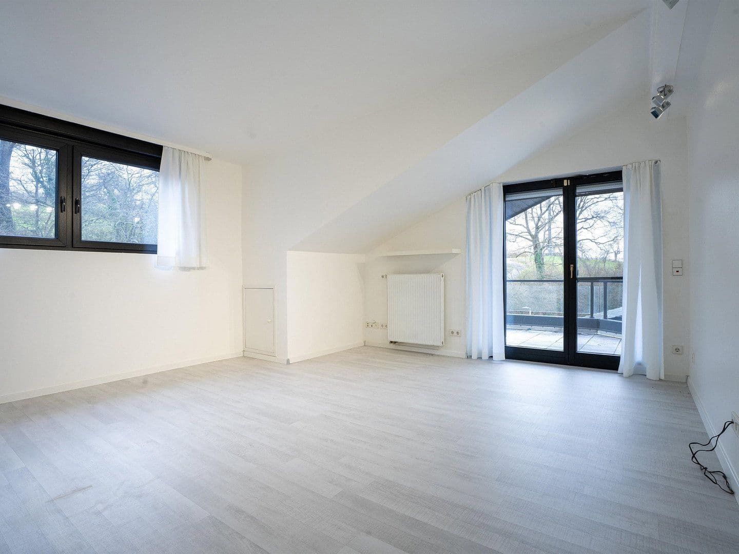 Predaj domu 332 m², pozemek 637 m², Untergruppenbach, Bádensko-Wurttembersko Predaj domu 332 m², pozemek 637 m², Untergruppenbach, Bádensko-Wurttembersko