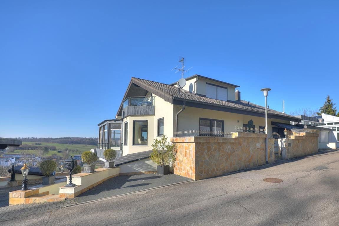 Predaj domu 332 m², pozemek 637 m², Untergruppenbach, Bádensko-Wurttembersko Predaj domu 332 m², pozemek 637 m², Untergruppenbach, Bádensko-Wurttembersko