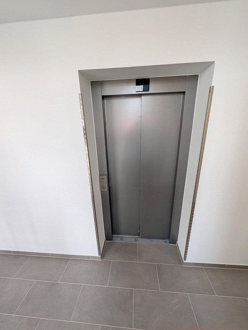 Prenájom bytu 3-izbový 68 m², Hamburger Allee 51b, Nauen, Brandenbursko Prenájom bytu 3-izbový 68 m², Hamburger Allee 51b, Nauen, Brandenbursko