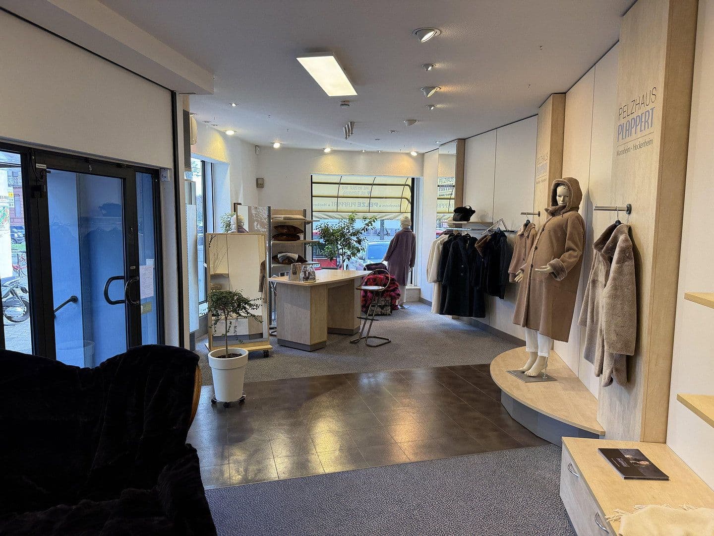 Prenájom nebytového priestoru 107 m², R7 27, Mannheim, Bádensko-Wurttembersko Prenájom nebytového priestoru 107 m², R7 27, Mannheim, Bádensko-Wurttembersko