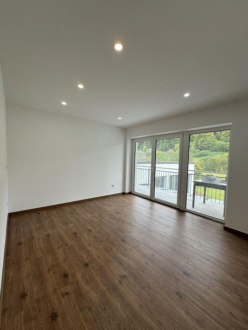 Prenájom kancelárie 92 m², Badstr. 131, Egloffstein, Bavorsko Prenájom kancelárie 92 m², Badstr. 131, Egloffstein, Bavorsko