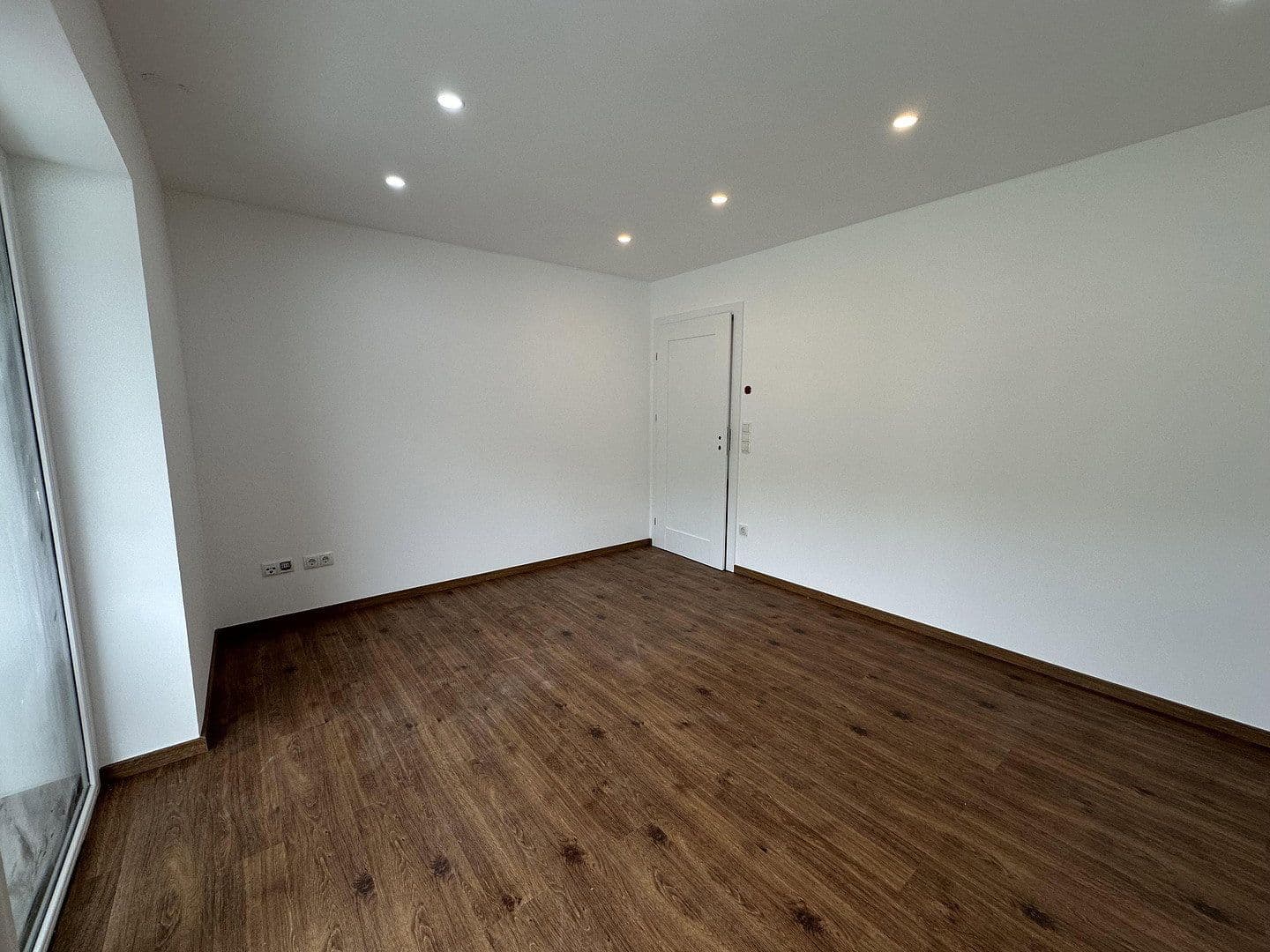 Prenájom kancelárie 92 m², Badstr. 131, Egloffstein, Bavorsko Prenájom kancelárie 92 m², Badstr. 131, Egloffstein, Bavorsko