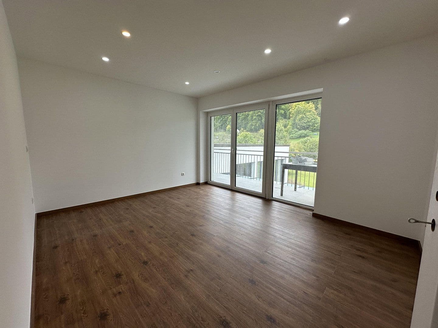 Prenájom kancelárie 92 m², Badstr. 131, Egloffstein, Bavorsko Prenájom kancelárie 92 m², Badstr. 131, Egloffstein, Bavorsko