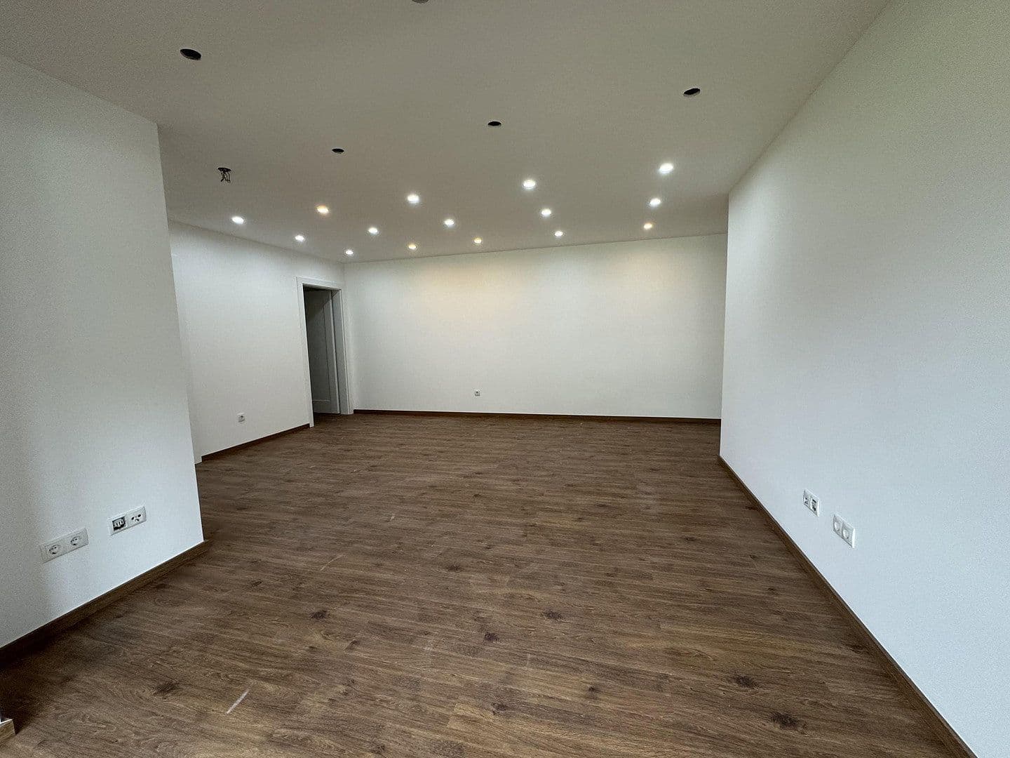 Prenájom kancelárie 92 m², Badstr. 131, Egloffstein, Bavorsko Prenájom kancelárie 92 m², Badstr. 131, Egloffstein, Bavorsko