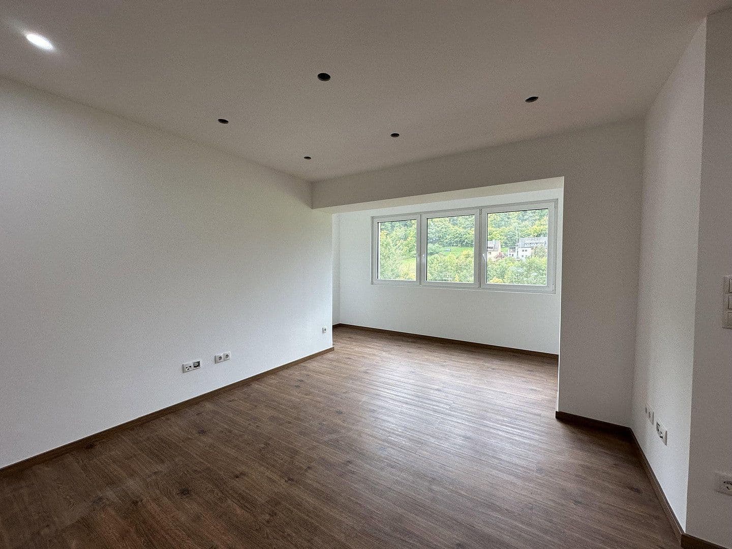 Prenájom kancelárie 92 m², Badstr. 131, Egloffstein, Bavorsko Prenájom kancelárie 92 m², Badstr. 131, Egloffstein, Bavorsko