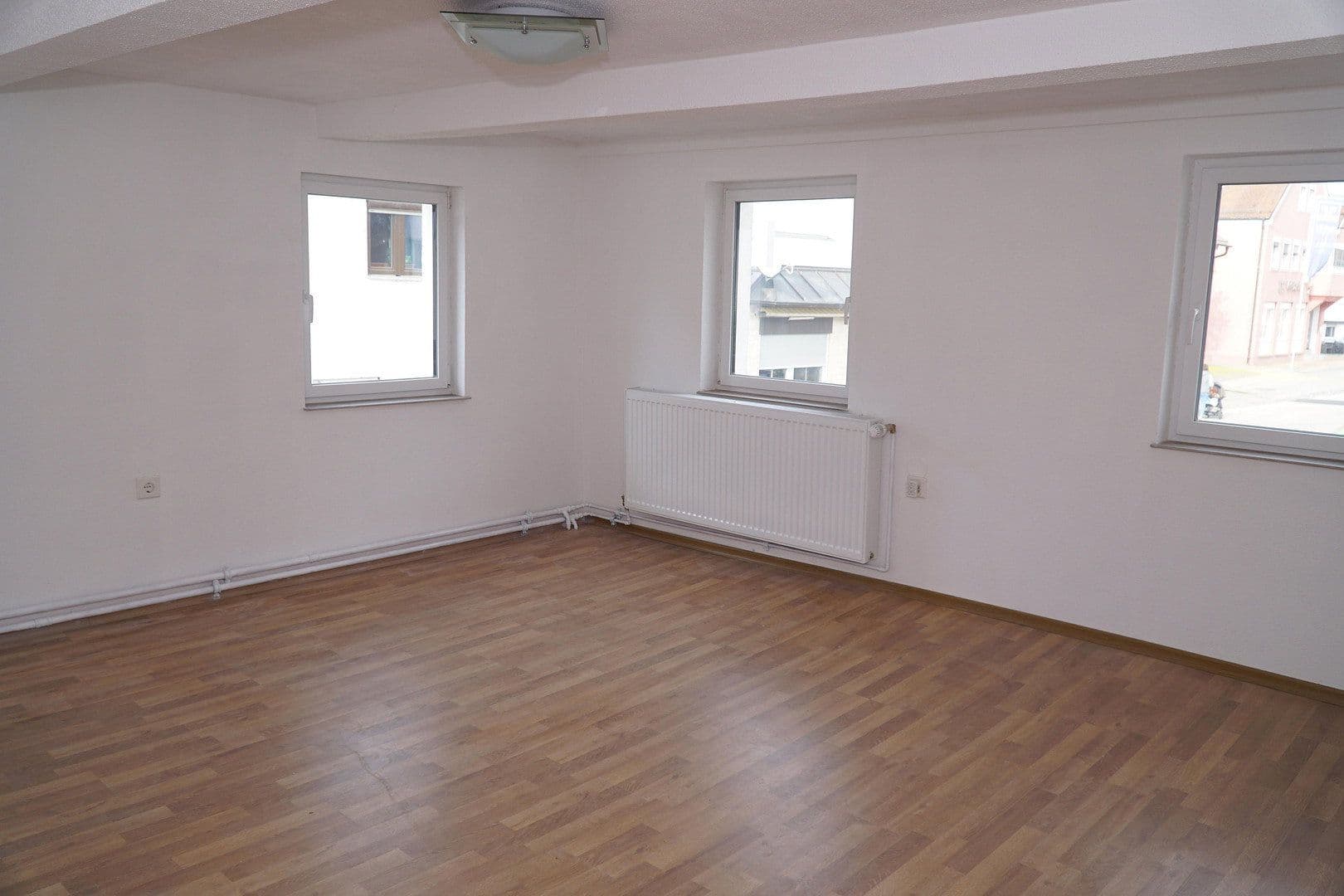 Predaj domu 129 m², pozemek 100 m², Oberanger 19, Eichendorf, Bavorsko Predaj domu 129 m², pozemek 100 m², Oberanger 19, Eichendorf, Bavorsko