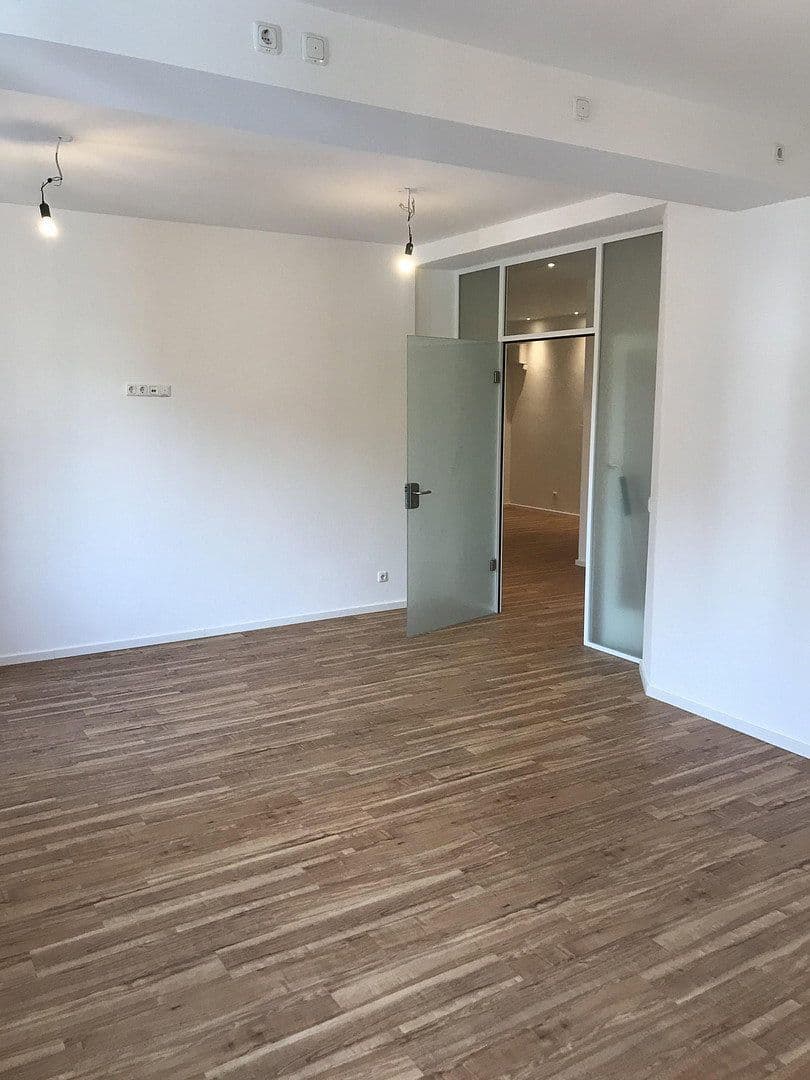 Prenájom kancelárie 145 m², Bahnhofstraße 21, Penzberg, Bavorsko Prenájom kancelárie 145 m², Bahnhofstraße 21, Penzberg, Bavorsko