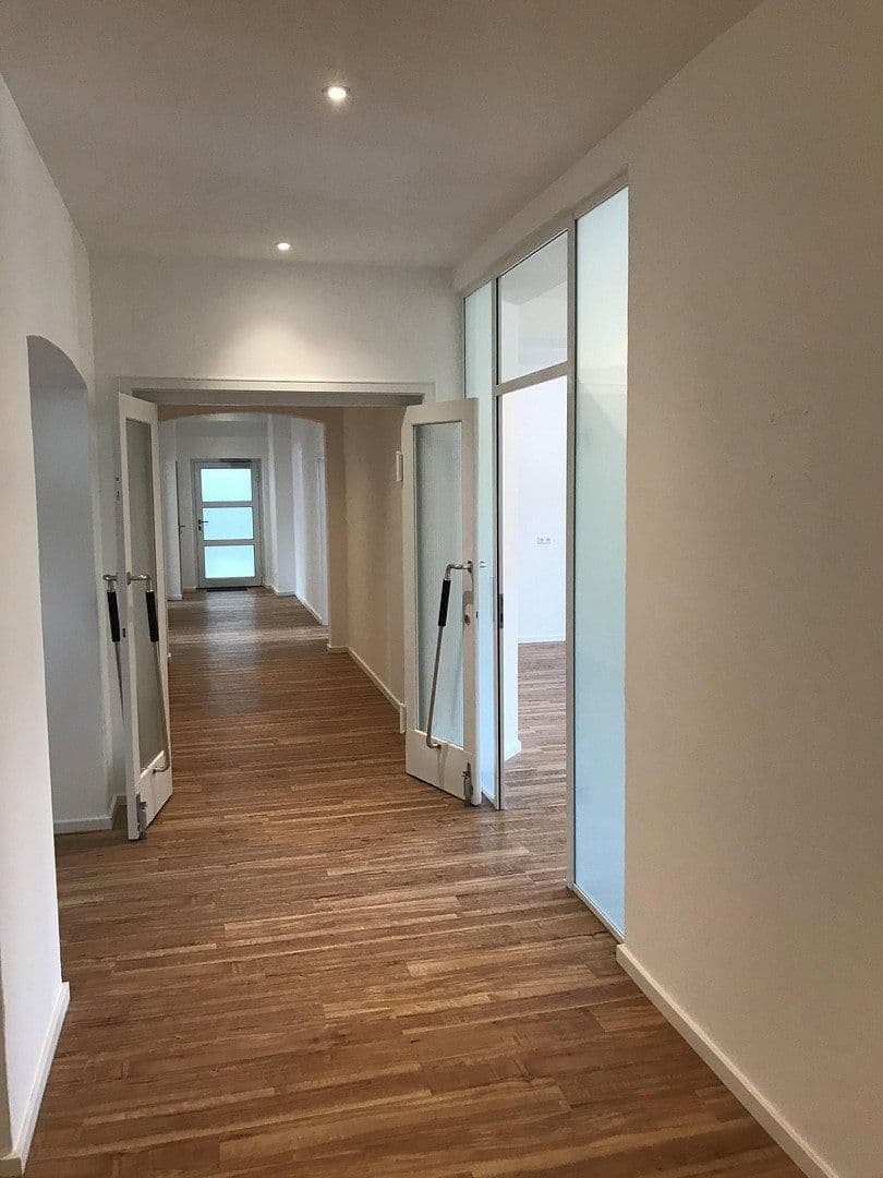 Prenájom kancelárie 145 m², Bahnhofstraße 21, Penzberg, Bavorsko Prenájom kancelárie 145 m², Bahnhofstraße 21, Penzberg, Bavorsko