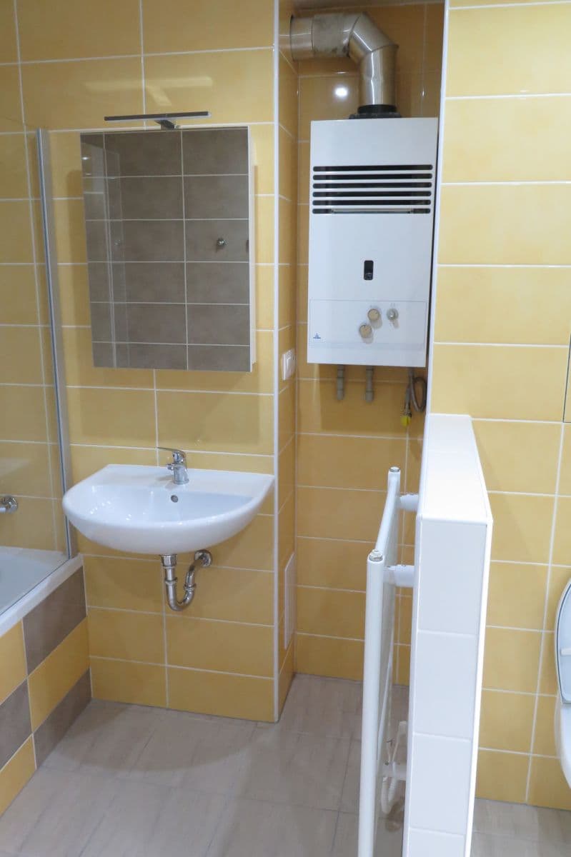 Prenájom bytu 3-izbový 76 m², Kochova, Chomutov, Ústecký kraj Prenájom bytu 3-izbový 76 m², Kochova, Chomutov, Ústecký kraj